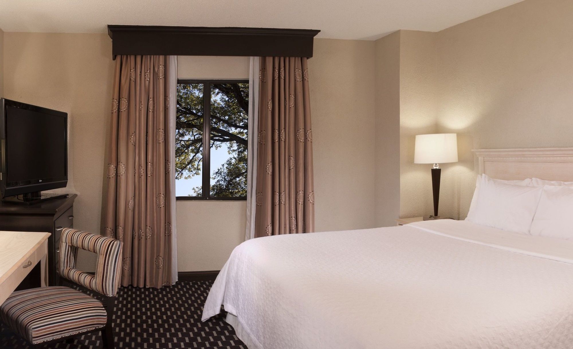 Embassy Suites By Hilton Houston Near The Galleria Ruang foto